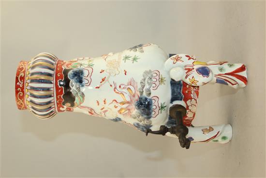 A Japanese Arita porcelain coffee pot, c.1700, 29.5cm